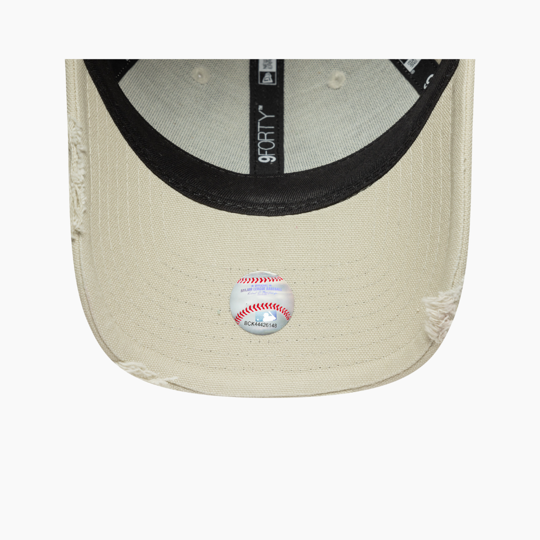 New Era - 9Forty New York Yankees Distressed Wmns Cap White
